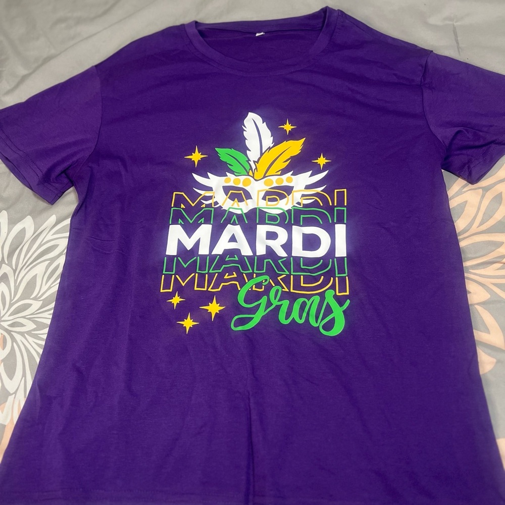 🌻Purple Mardi Gras T-Shirt🌻